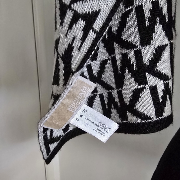 Michael Kors Black and White Logo Scarf - Picture 4 of 5
